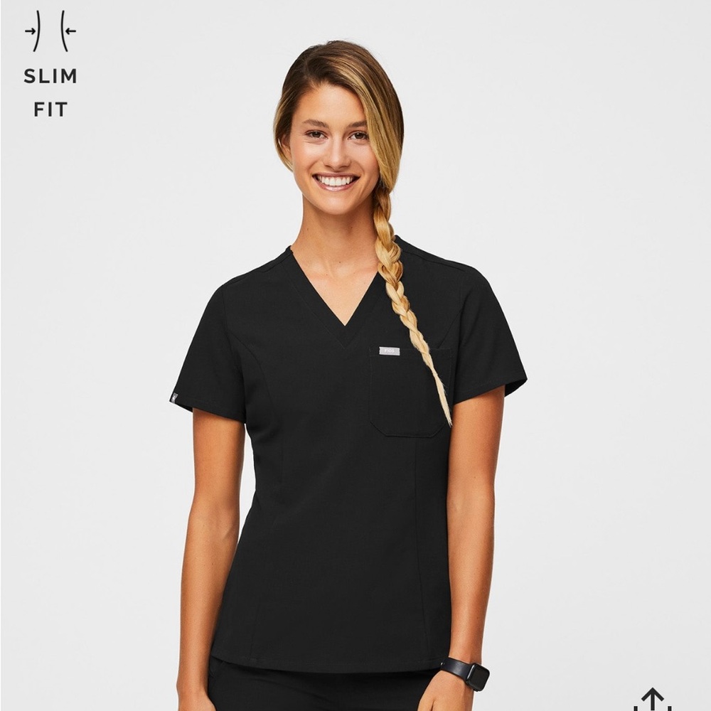 FIGS Slim Catarina 1 pocket black scrub top.